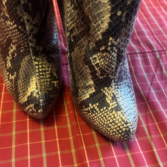 Snakeskin knee high boots - Picture 12 of 16